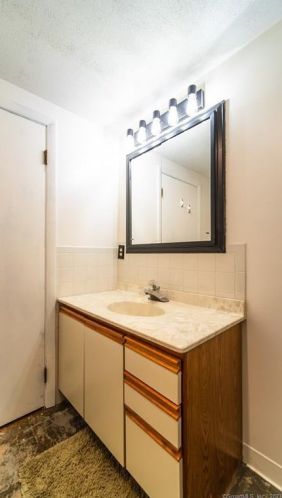 148 Dorothy Dr, Middletown CT  06457-5304 exterior