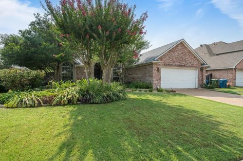2505 Magnolia Leaf Ln, Lewisville, TX 75022-4928