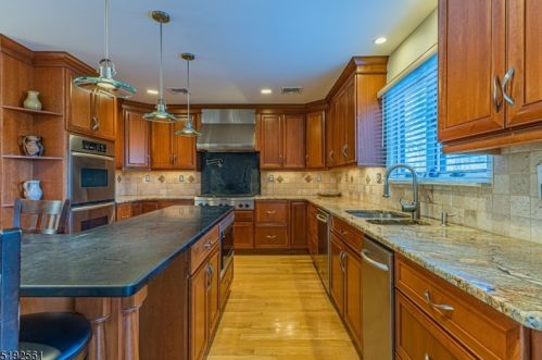4 Theodore Dr, Dover NJ  07869-1913 exterior