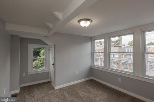 328 Walnut St, Lancaster PA  17602-2404 exterior