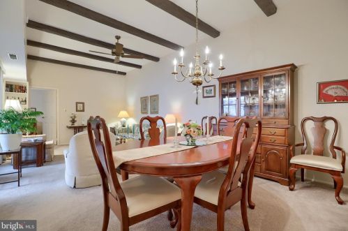 185 Valleybrook Dr, Lancaster PA  17601-4620 exterior