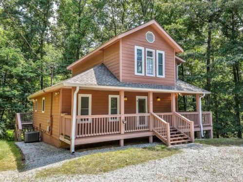 1332 Newport Dr, Ellijay, GA 30540-5583