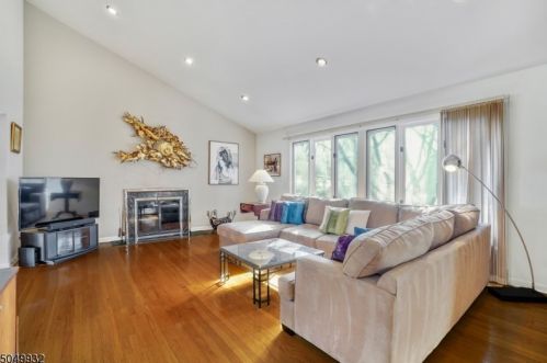 21 Highlands Ave, Springfield, NJ 07081-3714