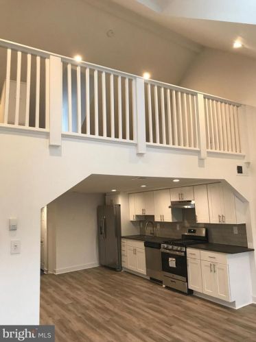 929 11th St, Philadelphia, PA 19123-1135