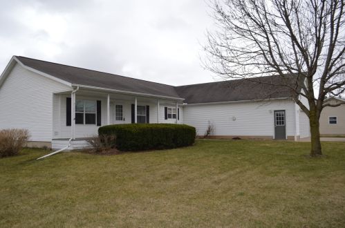 325 Potawatomi Dr, Tiskilwa, IL 61368-9523