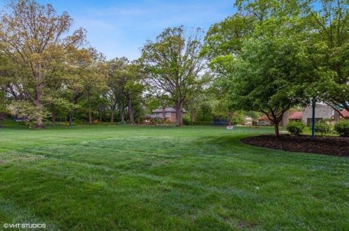 70 Horseshoe Ln, Lemont IL  60439-9118 exterior