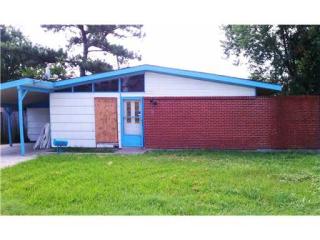 2104 Stumpf Blvd, Gretna, LA 70056-2745