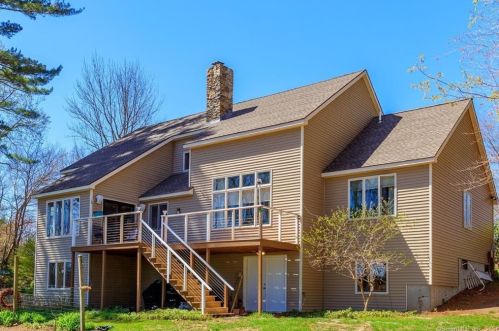 67 Blossom Dr, Pomfret Center, CT 06259-1736