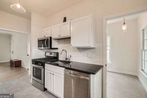 3685 Cantrell Rd, Atlanta GA  30319-1304 exterior