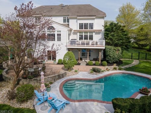 39 Crestview Dr, Clinton, NJ 08809-2048