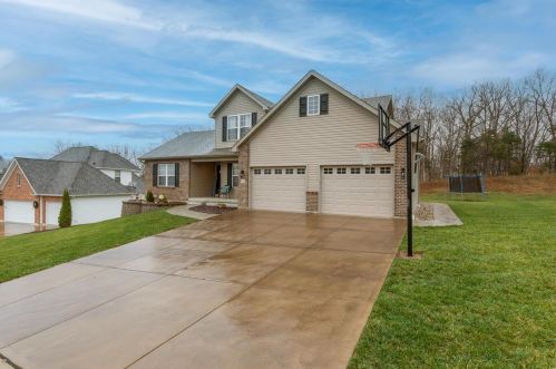 10520 Victoria Falls Dr, Festus, MO 63028-4724