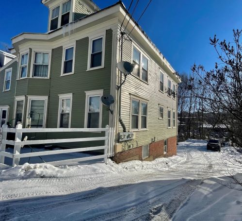 22 Morton St, Winthrop, ME 04364-1418