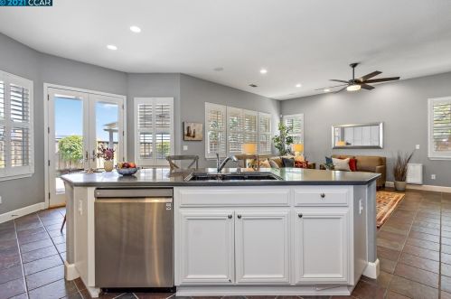 1017 Laurel Tree Dr, Concord CA  94521-5433 exterior