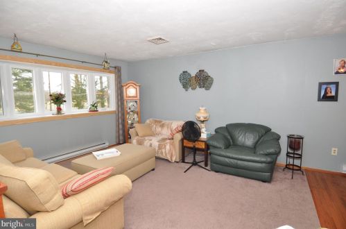 60 Springfield Meeting House Rd, Jobstown, NJ 08041-2110