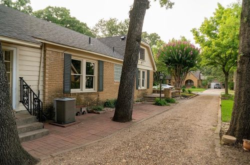 2128 Primrose Ave, Fort Worth, TX 76111-1417