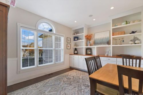42 Vintage Ln, Wapping CT  06074-1616 exterior