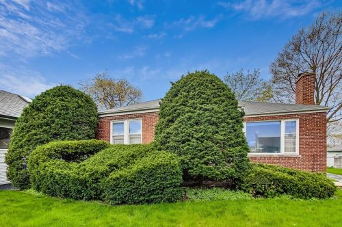 314 Emerson St, Mount Prospect, IL 60056-2512