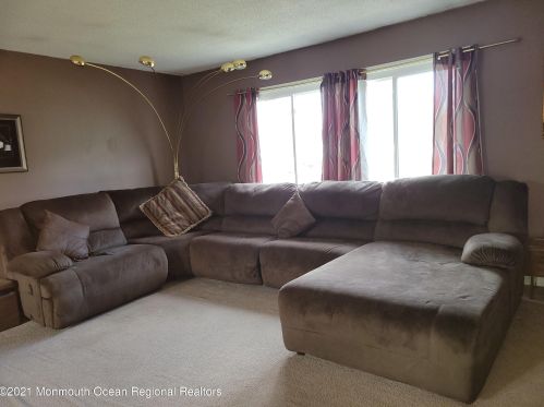 520 Warwick Pl, Berkeley Township, NJ 08721-3416