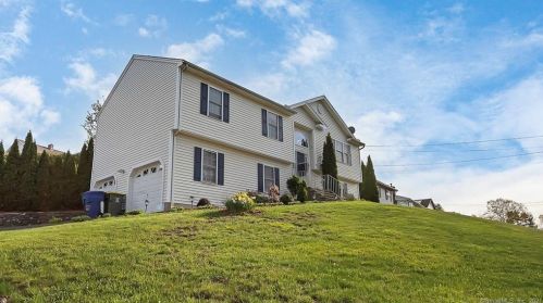 8 Heritage Dr, Waterbury, CT 06712-1742