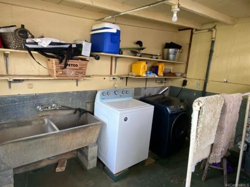 1142 8th Ave, Honolulu HI  96816-2402 exterior