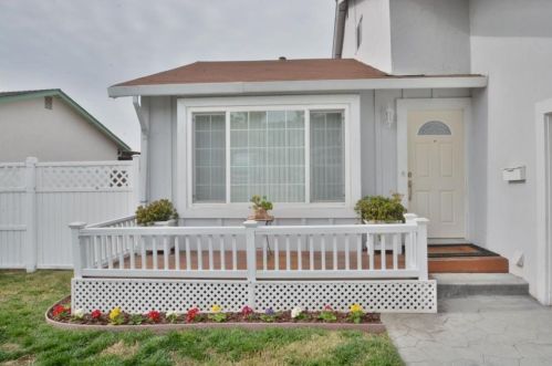 365 Spring Valley Ln, Milpitas, CA 95035-5041
