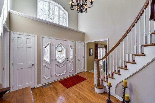 375 Chilvers Ct, Naperville, IL 60565-6331