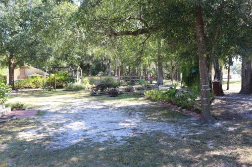 106 Laberta Dr, Stillwell, GA 31329-4978