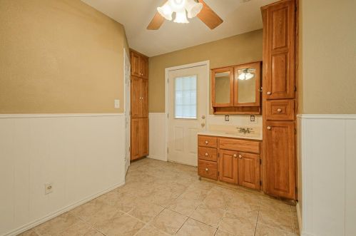 501 Center St, Whitewright TX 75491-2804 exterior