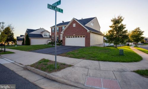16351 Topsail Ln, Woodbridge, VA 22191-3083