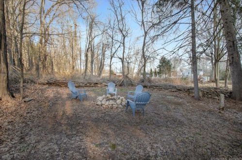 548 Middlefield St, Middletown CT  06457-3553 exterior