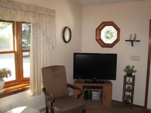 61 Stevens Trl, Hopatcong, NJ 07843-1158