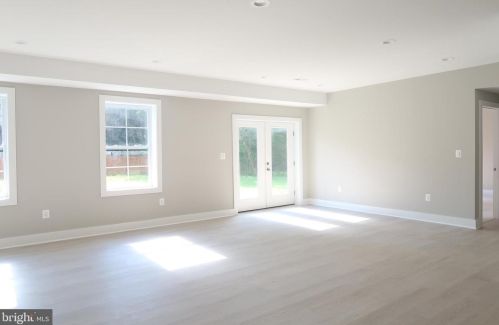 7016 Ridgeway Dr, Springfield VA  22150-3028 exterior
