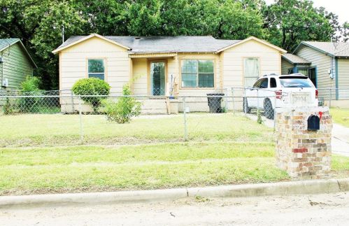 3904 Berry St, Fort Worth TX  76105-4950 exterior