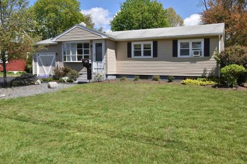 102 Delwood Rd, Warwick, RI 02889-1104