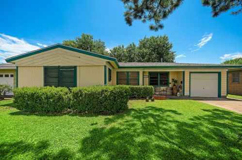 117 Tuna St, Galveston, TX 77550-3207