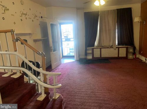 4947 10th St, Philadelphia, PA 19141-3901