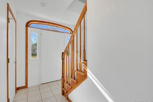 210 Elm St, Windsor Locks, CT 06096-2206
