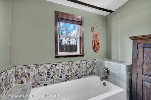 18 Francis Mills Rd, East Freehold NJ  07728-7944 exterior