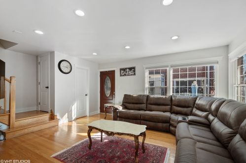 8336 Kimball Ave, Skokie, IL 60076-2927