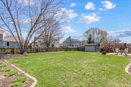 723 Warwick Dr, Carol Stream IL  60188-4333 exterior