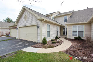 36091 Springbrook Ln, Gurnee, IL 60031-4517