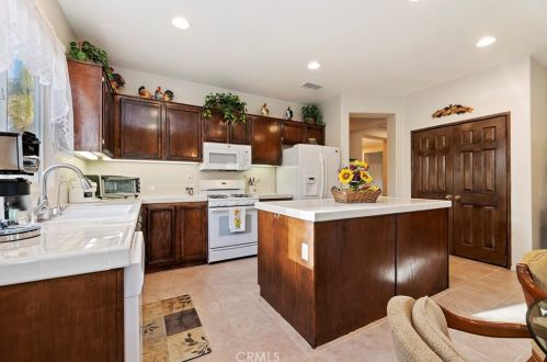 17617 Cedarwood Dr, Riverside CA  92503-7038 exterior