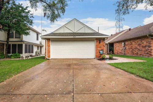 4017 Rive Ln, Addison TX  75001-3120 exterior