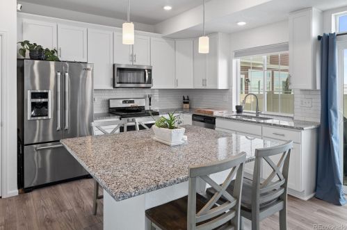 4568 Quemoy St, Aurora CO  80019-6025 exterior