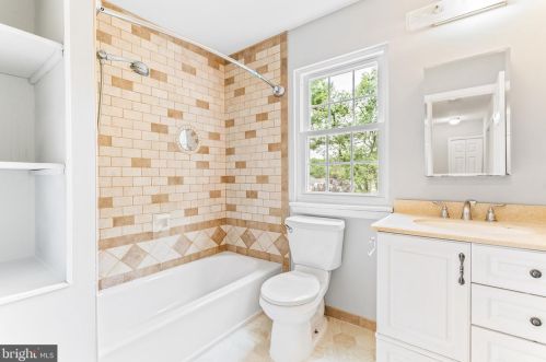 10014 Downeys Wood Ct, Springfield VA  22015-2730 exterior