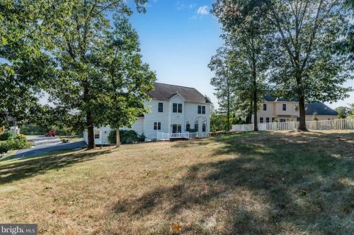 276 Pne Crk Dr, Carlisle PA  17013-9611 exterior