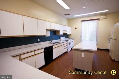 115 Dovefield Dr, Lancaster PA  17603-4687 exterior