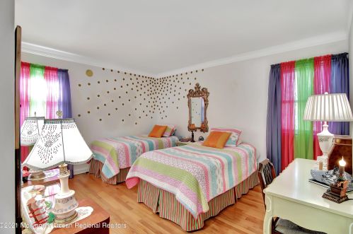 9 Fox Hill Rd, Middletown NJ exterior