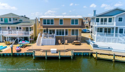 242 Bryn Mawr Ave, Lavallette, NJ 08735-2008