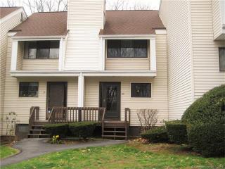 40 Spice Hill Dr, Wallingford, CT 06492-4334